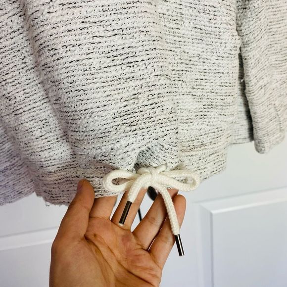 LIVI Cowl-Neck Textured Top, Drawstring bottom, Pockets, stretch, size 22-24 - Picture 14 of 15